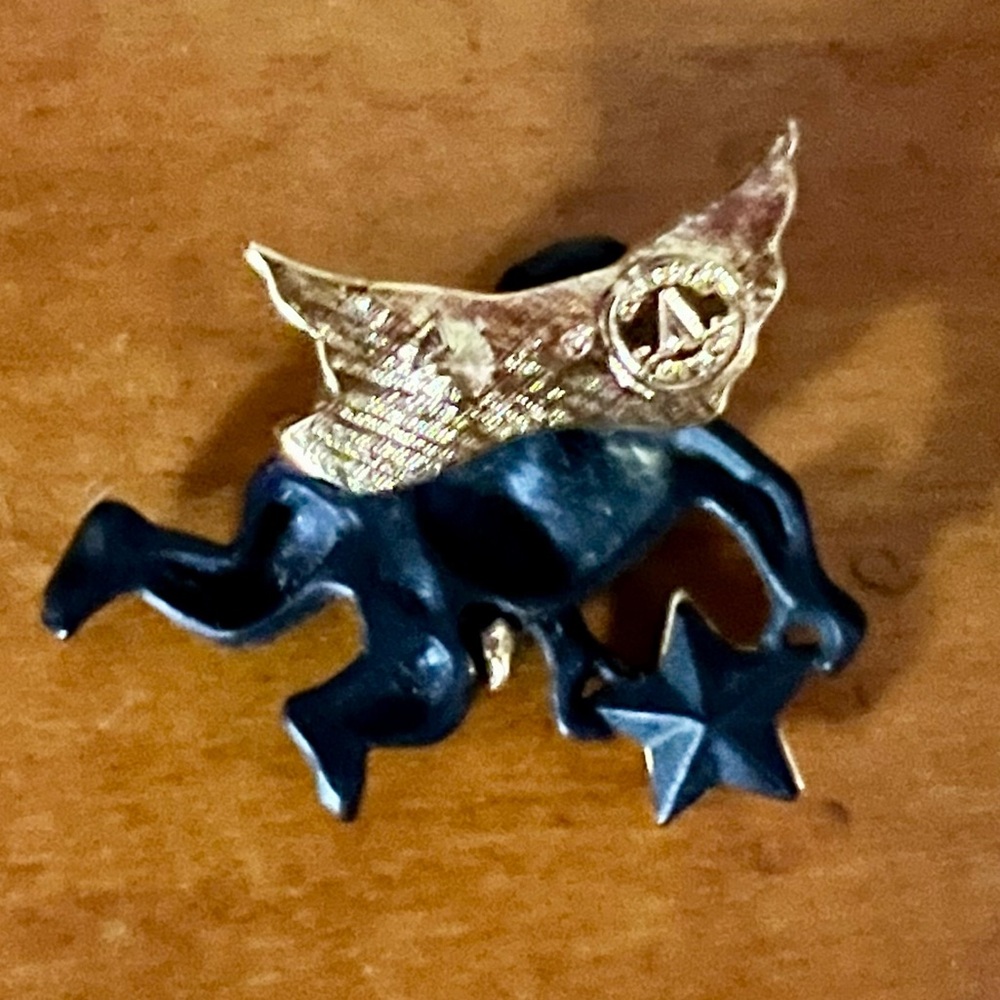 Vintage Coreen Simpson Cherub Angel Pin – Avon Regal Beauty Collection - Picture 6 of 10